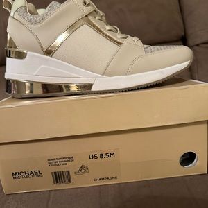 Michael Kors Georgie Trainer size 8.5